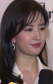 娱乐吃瓜酱女朋友精修图,精修美照引网友热议